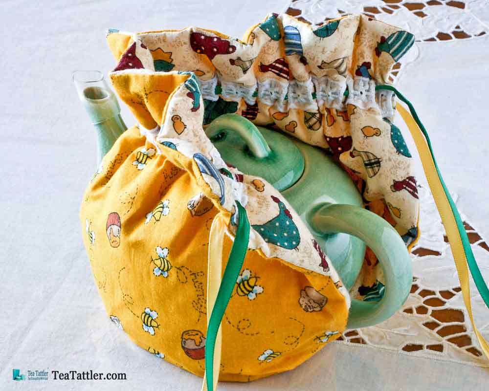 Reversible tea cozy